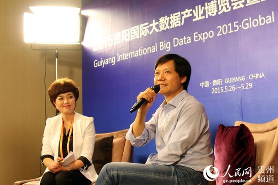 小米科技公司董事長兼CEO雷軍在2015貴陽數博會上接受媒體采訪