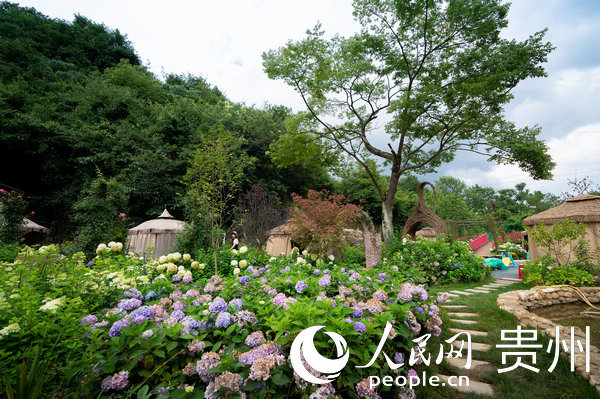 蓬萊村村民自建的花圃。人民網 涂敏攝