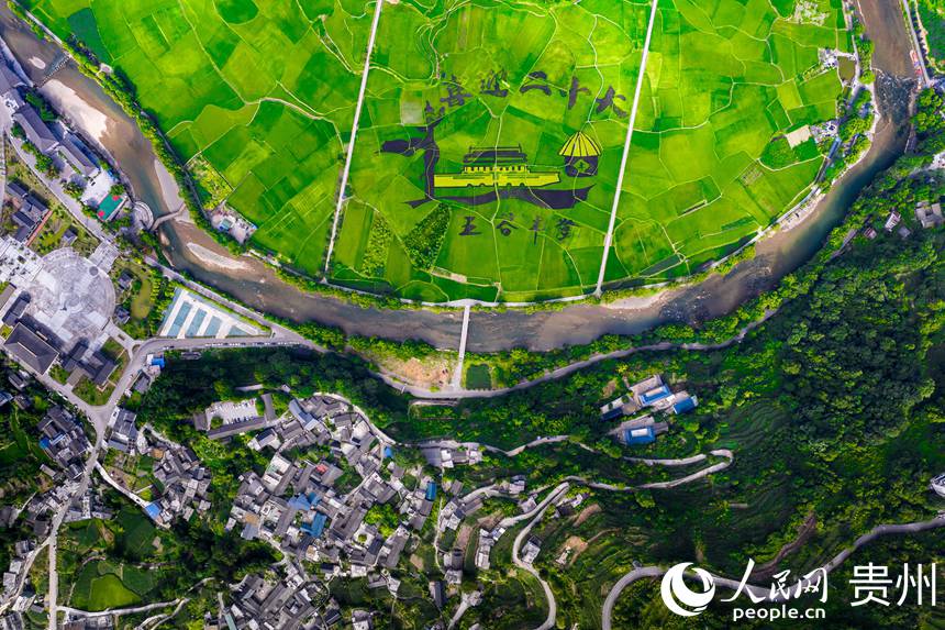 航拍開陽縣禾豐鄉底窩壩壩區。人民網 涂敏攝