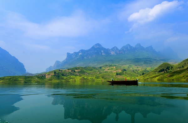 “醉”在盛夏之旅 細品詩和遠方。