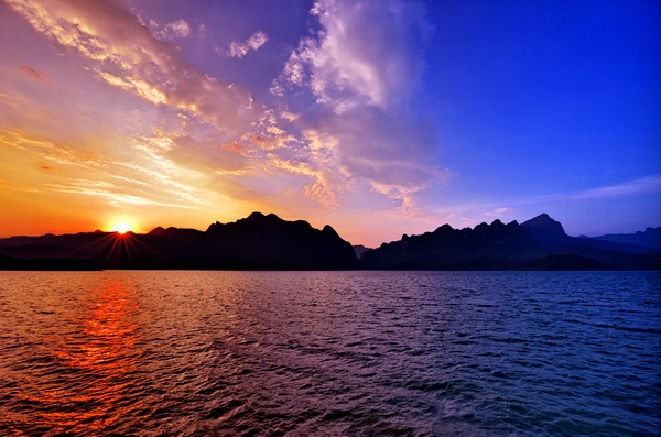 “醉”在盛夏之旅 細品詩和遠方。