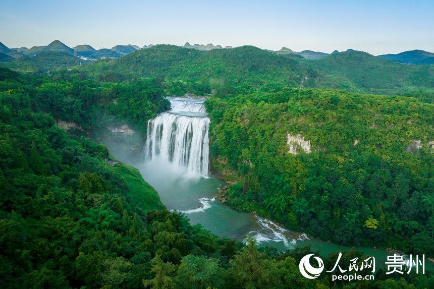 航拍黃果樹大瀑布。人民網 涂敏攝
