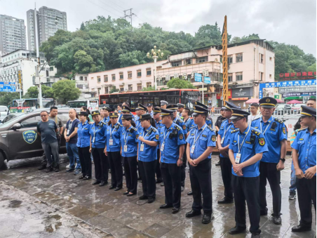 馬路市場整治中。