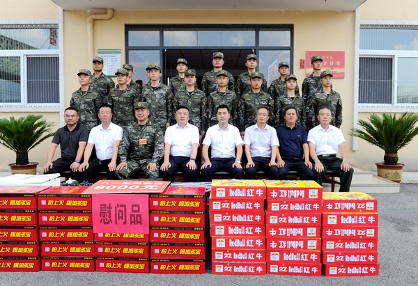 平壩區開展“八一”慰問活動。