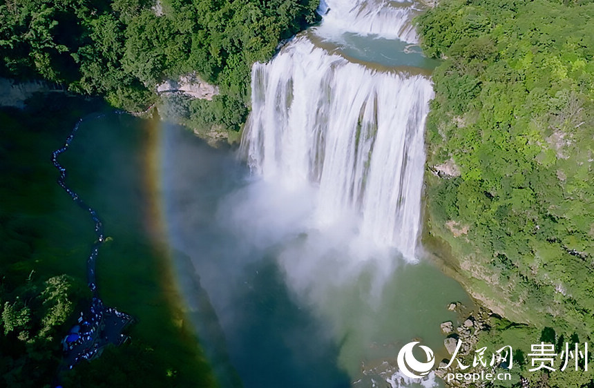 2 航拍貴州黃果樹大瀑布。人民網 涂敏 攝.jpg