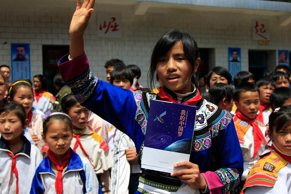 威寧自治縣板底鄉各民族孩子沐浴在黨的溫暖下。