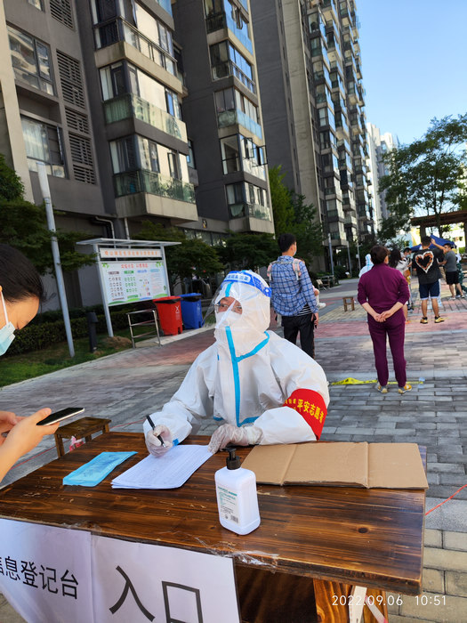 游東升在抗疫一線。