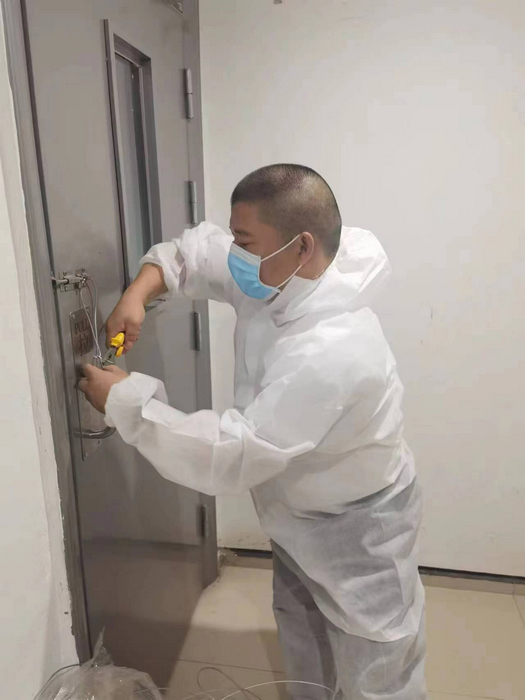 徐榮在抗疫一線。