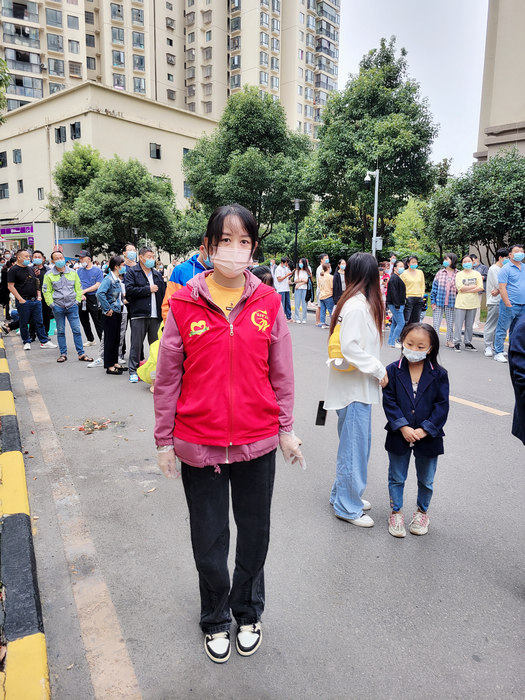 任蔓莉在抗疫一線。