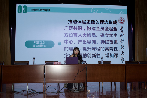 【第二小標題】受邀到其他高校做一流課程建設講座。受訪者供圖