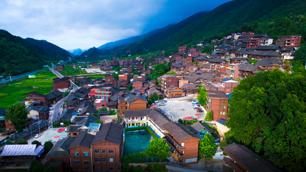 美麗鄉村青曼苗寨。