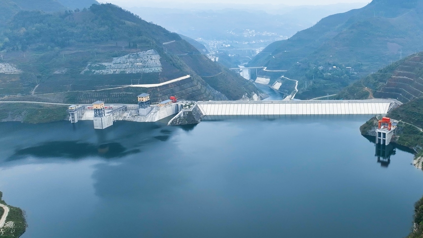 冬日漫漫“高峽平湖”如畫卷。謝健鋒攝