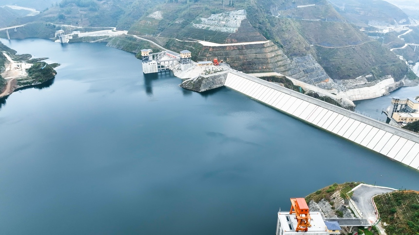 冬日漫漫“高峽平湖”如畫卷。謝健鋒攝