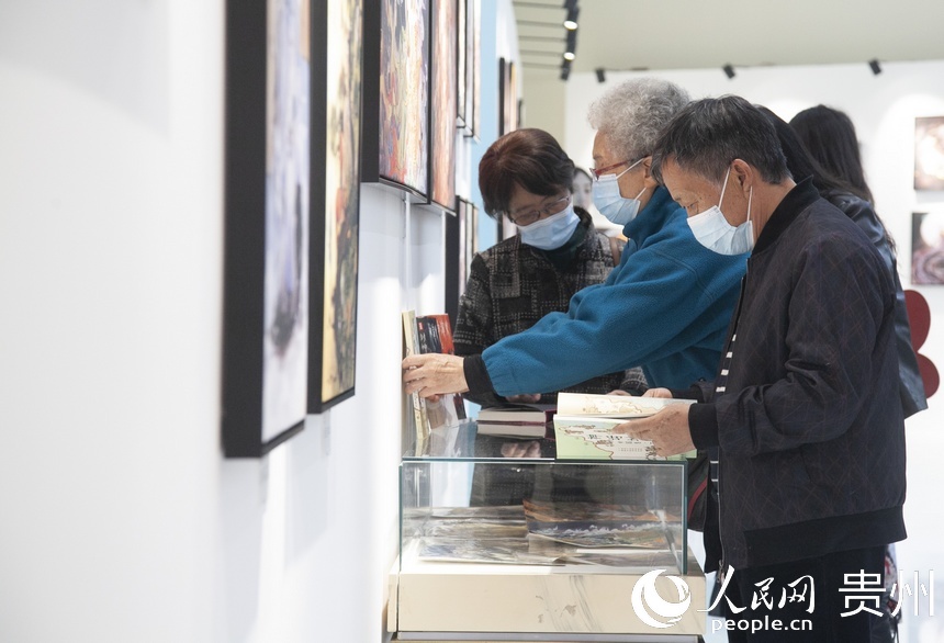 畫展現場。人民網 龍章榆攝