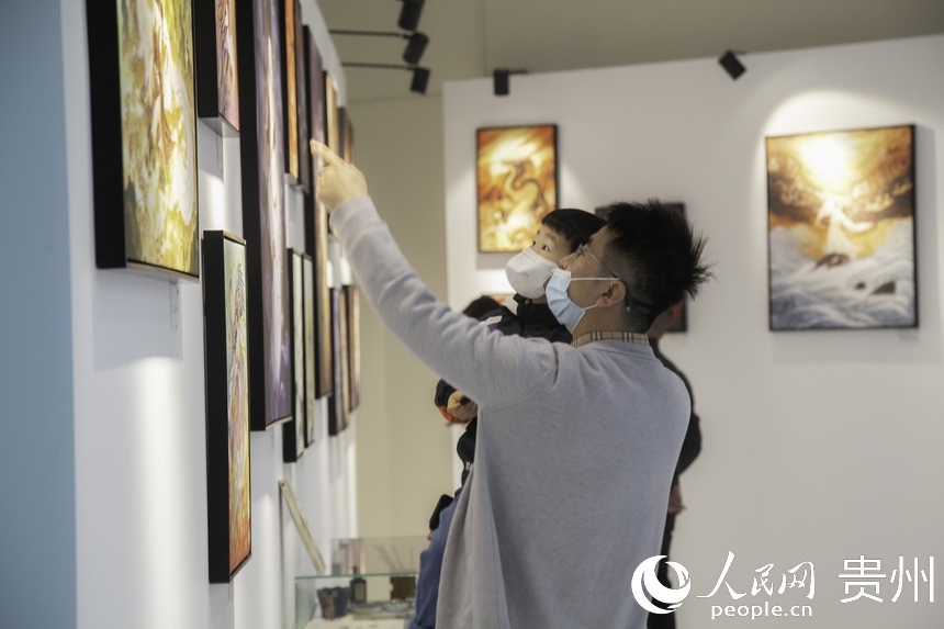 畫展現場。人民網 龍章榆攝