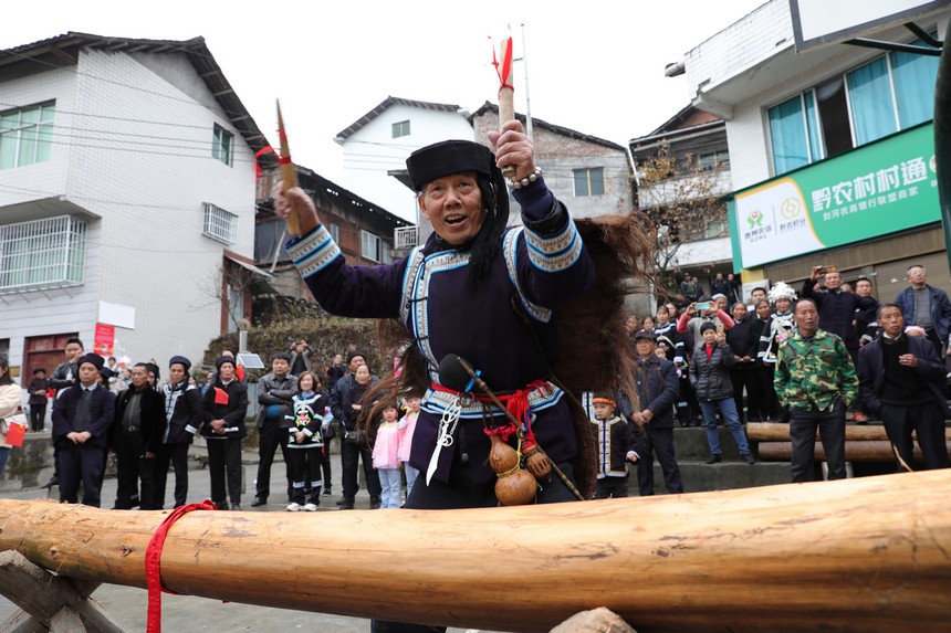 侗族群眾跳踩蟲舞歡度侗年。楊家孟攝
