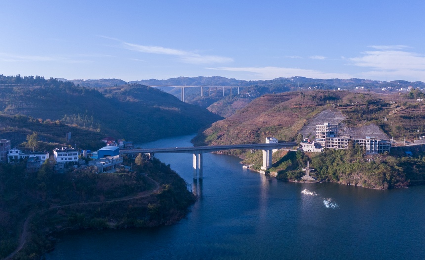 326國道、畢威高速七星關大橋雙橋并架。