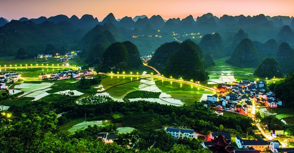 6.黔西南州興義市萬峰林納灰村新貌。貴州省公路局供圖