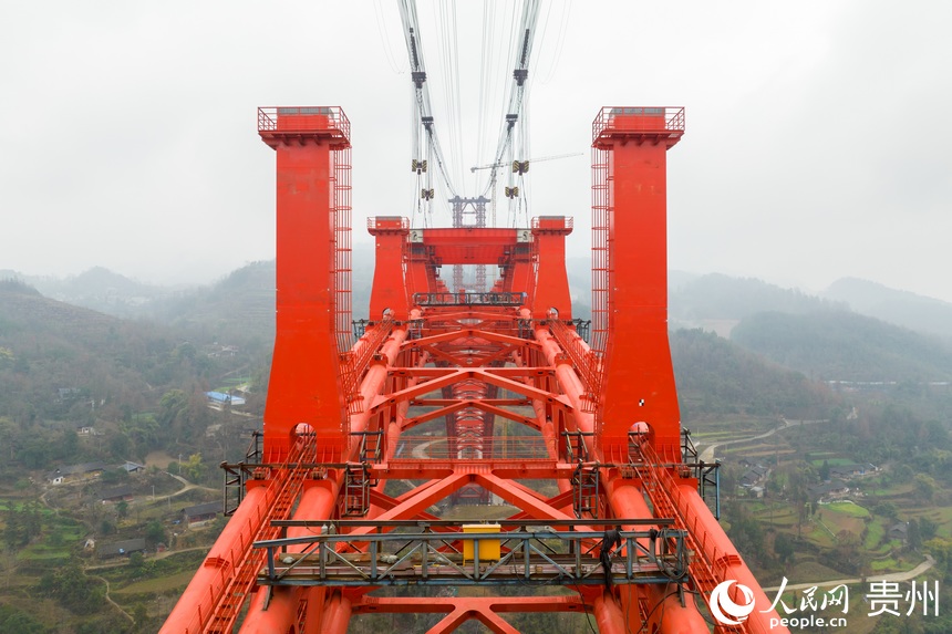 德余高速烏江特大橋施工現場。人民網記者 涂敏攝