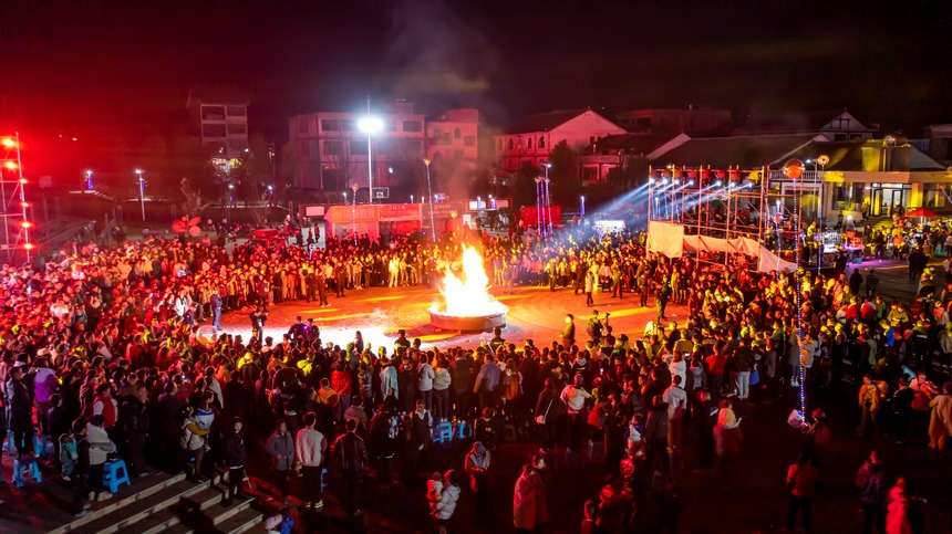2月27日，總溪河篝火晚會。