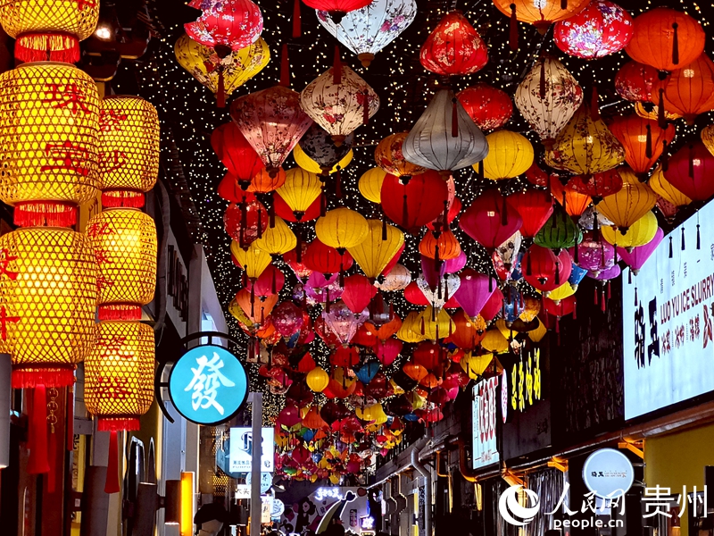 多元的青云市集。人民網 李永馨攝