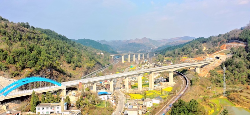 貴南鐵路。曾鳴 攝.jpg