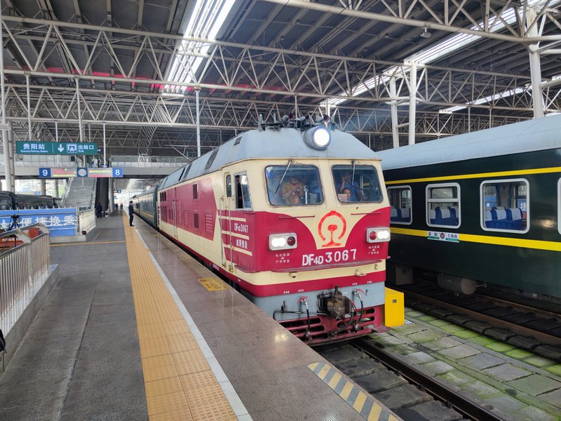 貴南鐵路貴州段聯調聯試發車。王帥 攝.jpg