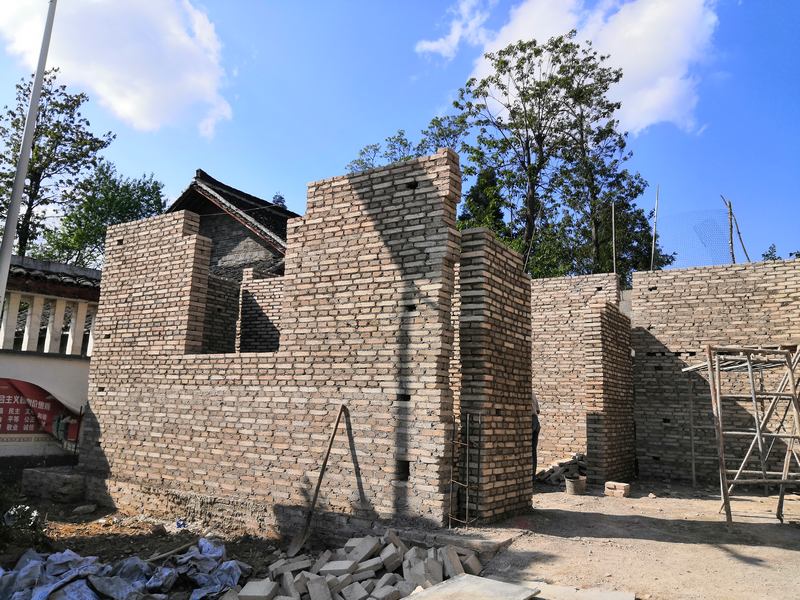 圖為獨山村公廁修建中（楊艷玲  攝）.jpg