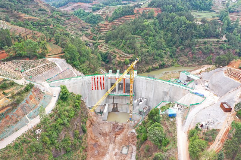 5月10日，威寧縣賴子河水庫大壩遠景。（趙慶能 攝）