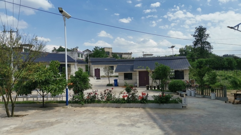 村民家院落。