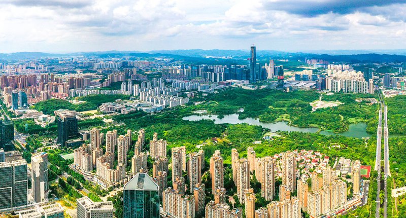 1、高速發展的觀山湖區。 吳林燚 攝