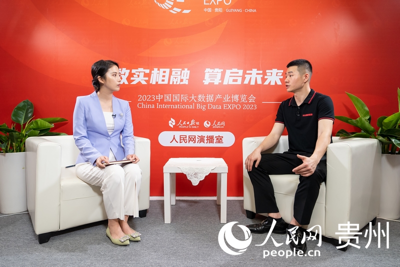 貴州長通威寧新能源有限公司副總經理張云舒接受人民網專訪。人民網記者 涂敏攝