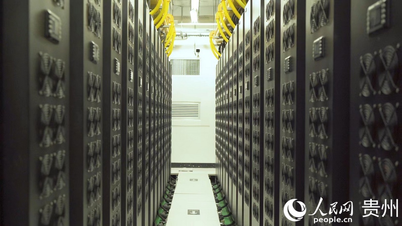 貴安超算中心內的機房。人民網 陽茜攝