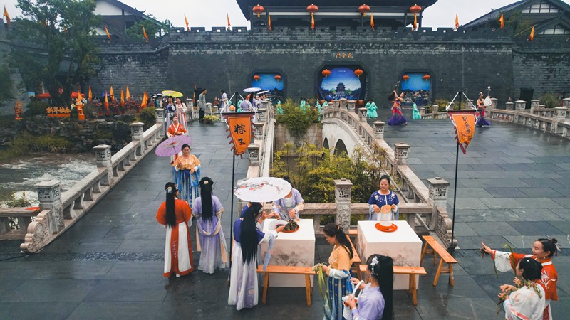 織金平遠古鎮演員在準備。