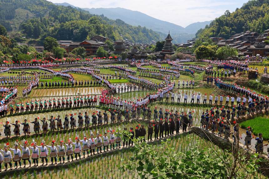萬人侗族大歌田園展示現場。