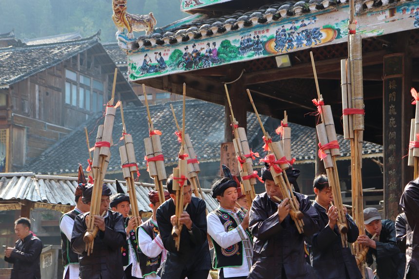 肇興村民歡“笙”鼓舞迎客來。