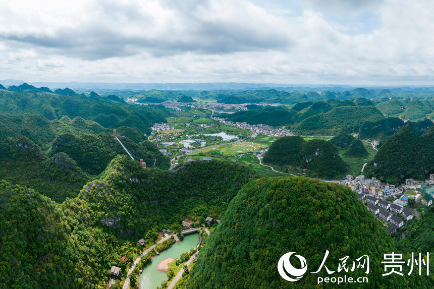 6月28日拍攝的貴州省長順縣永增村神泉谷景區。人民網記者涂敏攝