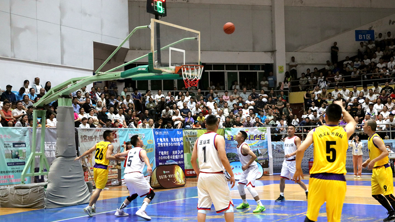 球員們頑強拼搏的競技精神、精湛嫻熟的球技 。杜開雪攝