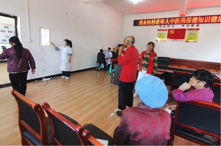 圖為開展了“健康體檢暨健康知識講座”活動。