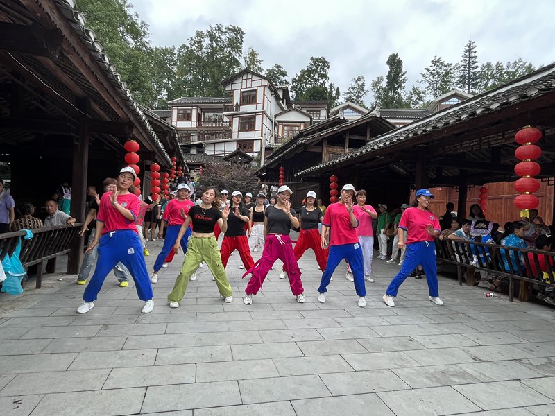 8、狂歡。劉雪飛攝