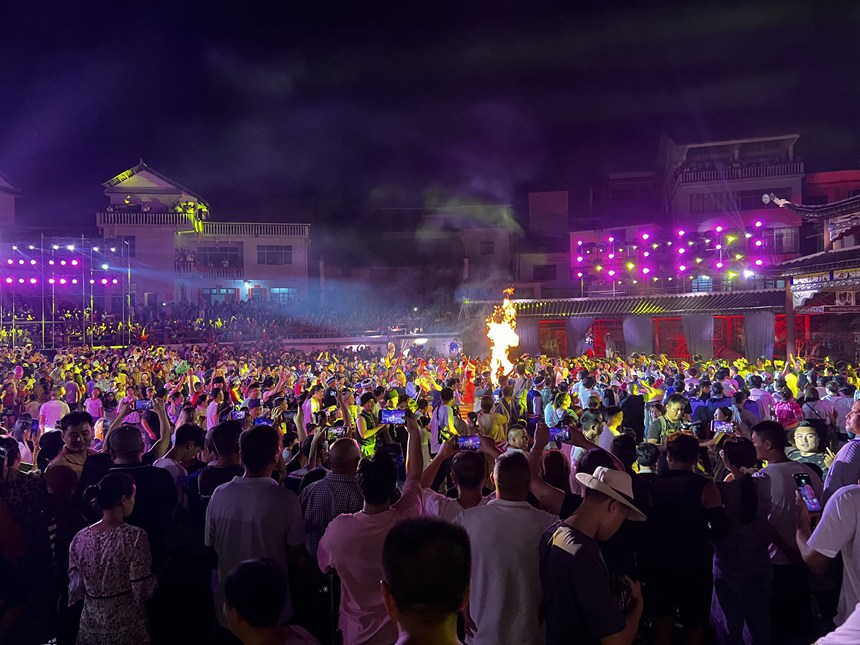 篝火晚會現場。都勻市委宣傳部供圖