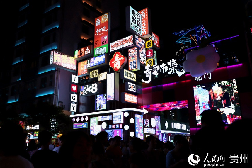 青云市集大門。人民網 顧蘭云攝