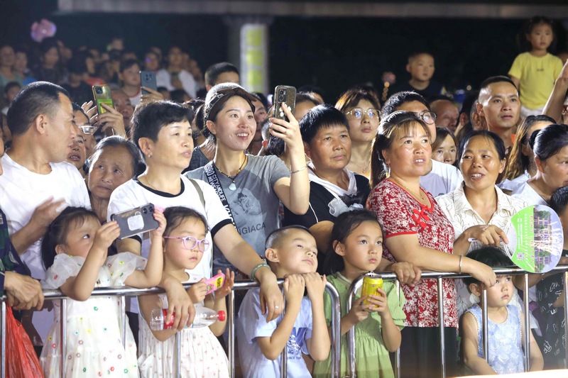 觀看演出的現場觀眾。王嬋娟 攝.JPG