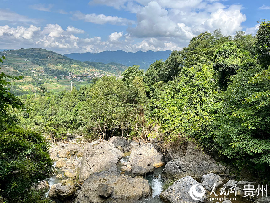 紅渡村的秀美山水。人民網 李麗萍攝