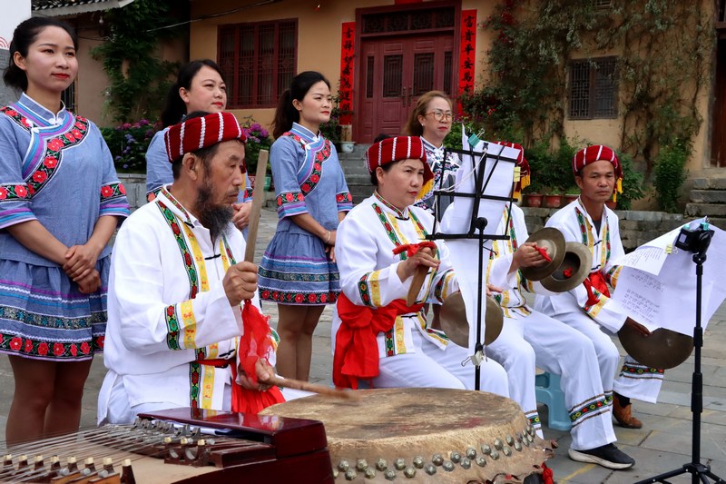 獨山花燈戲 宣傳文明新風。白華秀攝