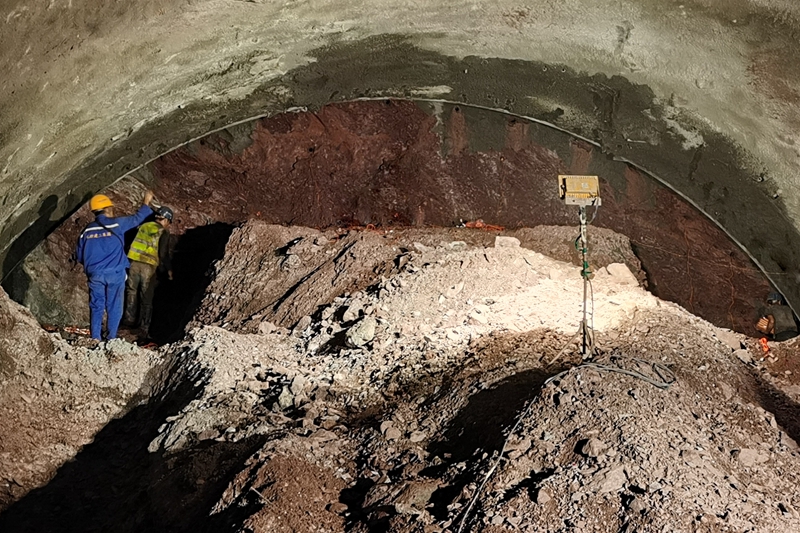 白塔村隧道泥巖地質。施工方供圖