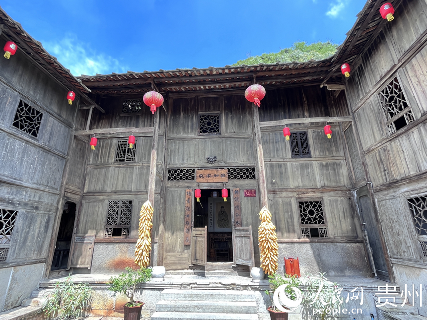 屯堡寨子風光。人民網 陳潔泉攝 