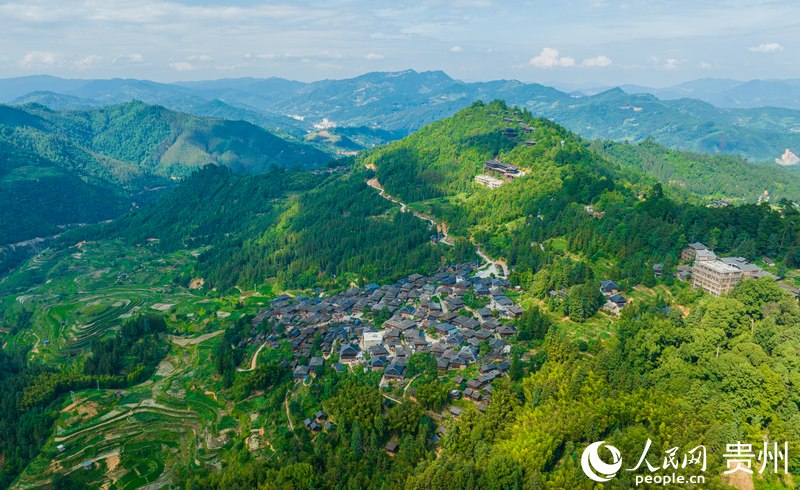 航拍岜沙苗寨。人民網 陽茜攝.jpg