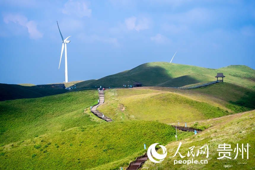 航拍韭菜坪景區。人民網 涂敏攝