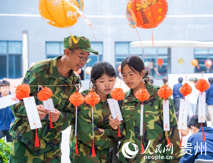 中秋國慶游園會活動現場。人民網 陽茜攝